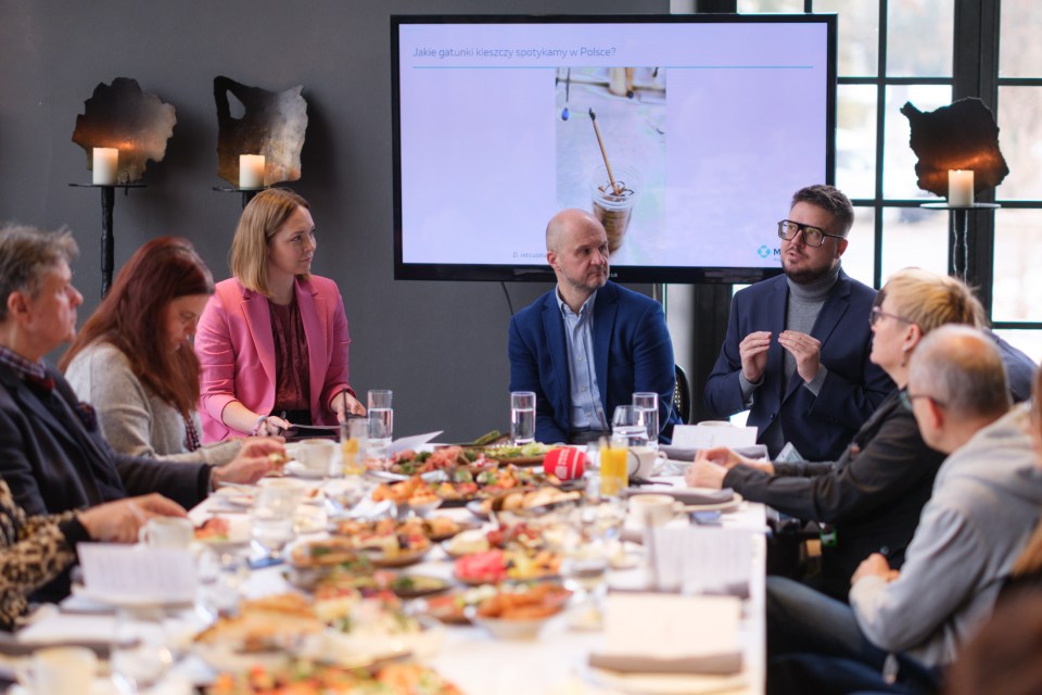 "Sezon na kleszcze" trwa cały rok! - eksperci: dr n. wet. Michał Ceregrzyn, dr. n. med. Dawid Jańczak, moderacja: Katarzyna Fabijańczyk.

